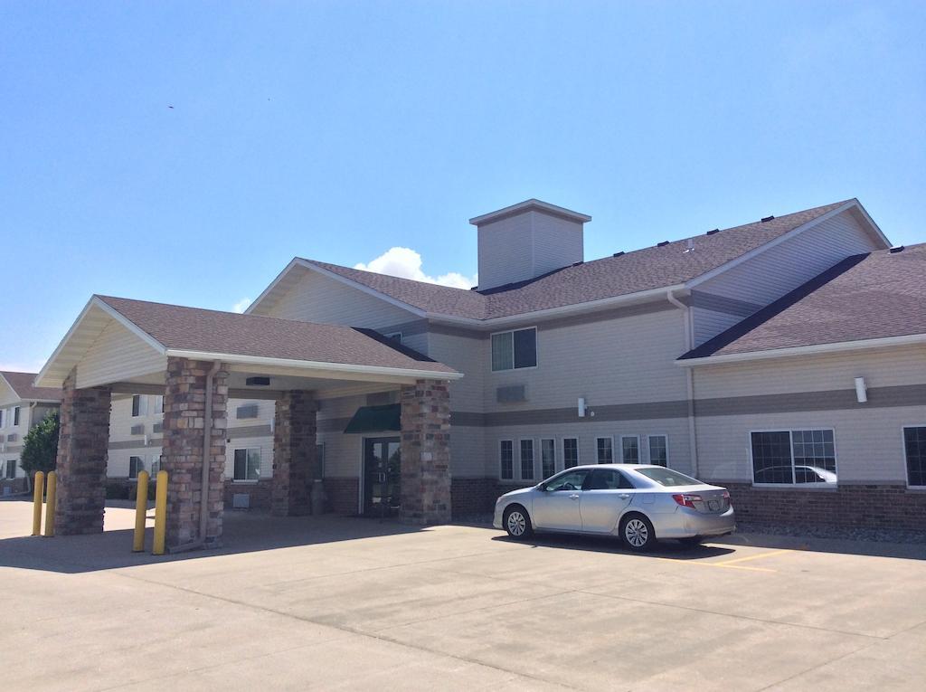 Baymont By Wyndham Harlan Hotel Exterior foto