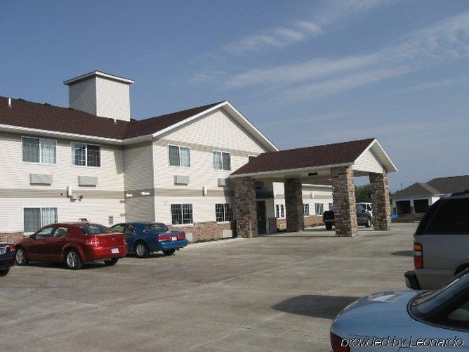 Baymont By Wyndham Harlan Hotel Exterior foto